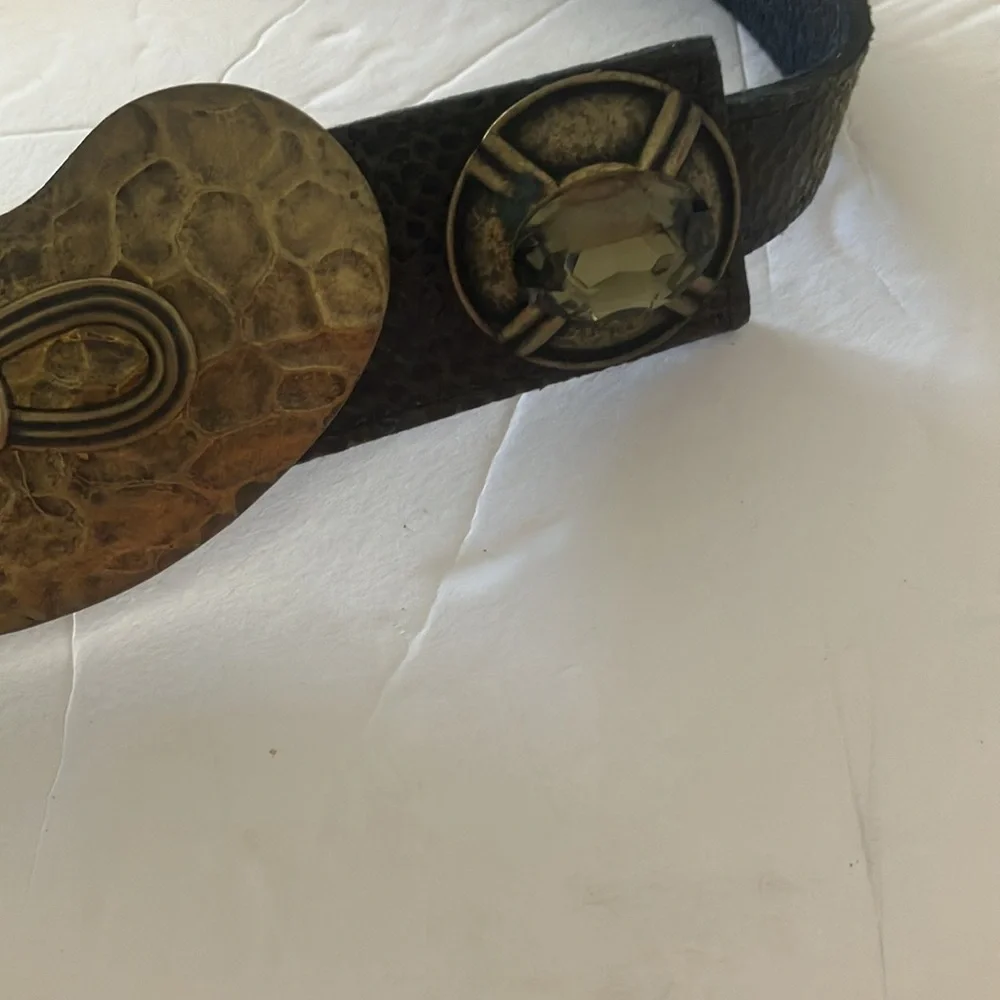 FINAL MARKDOWN Hammered look ladies belt